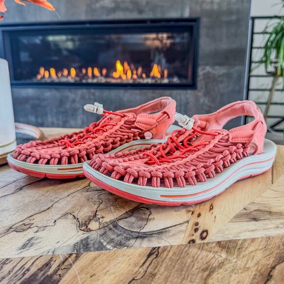 KEEN Uneek Slice Fade Two Cord Adjustable Fit Sandals, Summer Fig/Crabapple, 9 - Picture 6 of 9